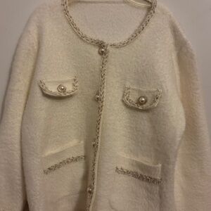 Elegant pearly jacket in white